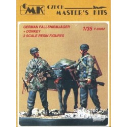 Deutsche Fallschirmjäger mit Maultier 